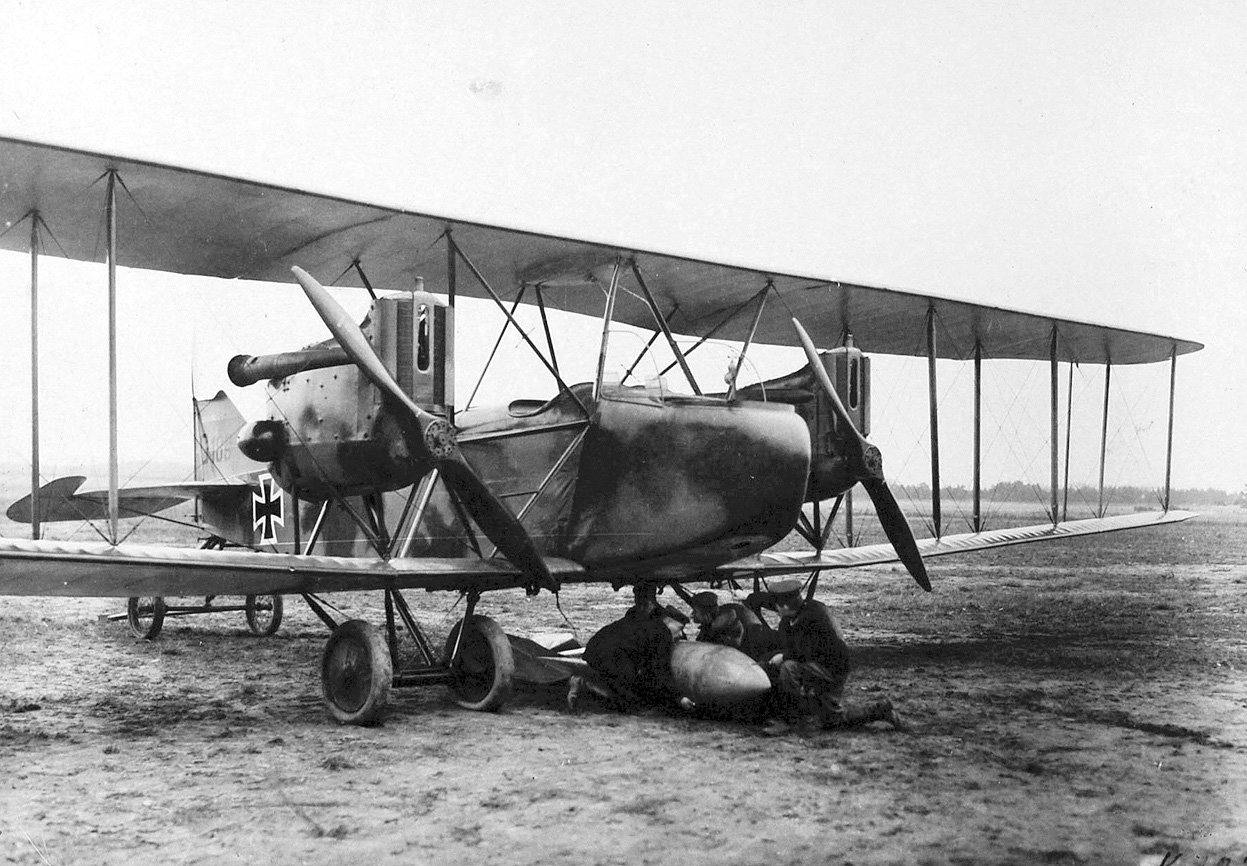 German biplane bomber